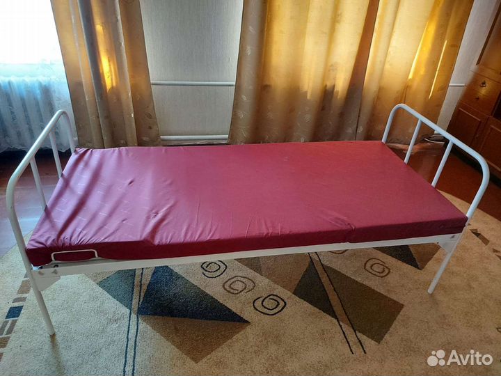 Медицинская кровать