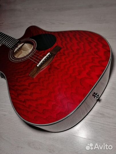 Акустическая гитара