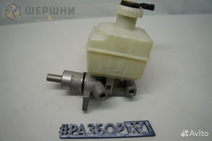 Тормозной цилиндр главный в сборе с бачком LR0155