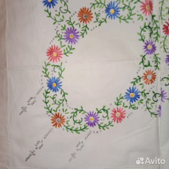 Винтажная скатерть с вышивкой