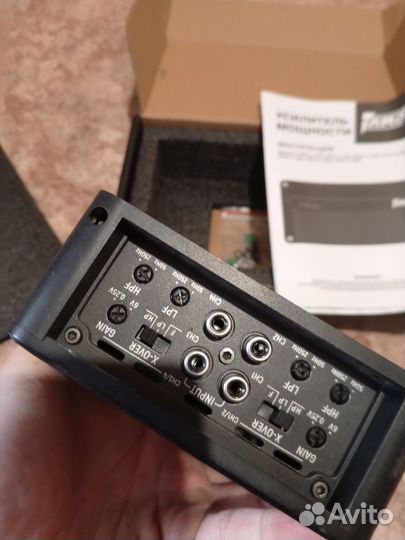 Сабвуфер и усилитель в автомобиль