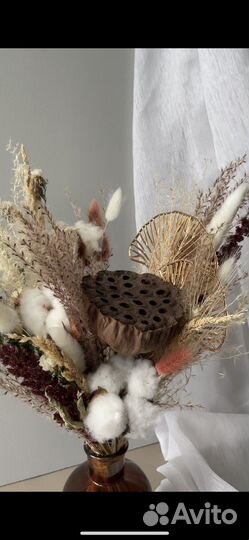 Букет из сухоцветов в вазе