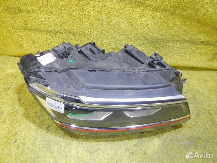 Фара правая Volkswagen Tiguan