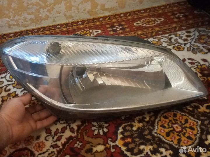 Фара на skoda fabia 2