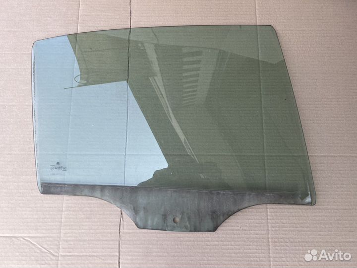 Стекло задней правой двери Skoda Octavia A5