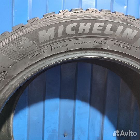 Michelin X-Ice North 4 215/55 R17