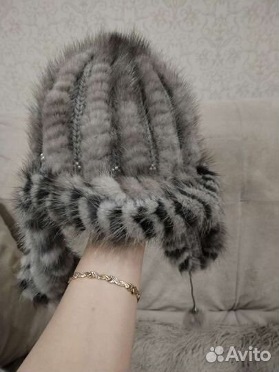 Шапка вязаная с кусочками норки