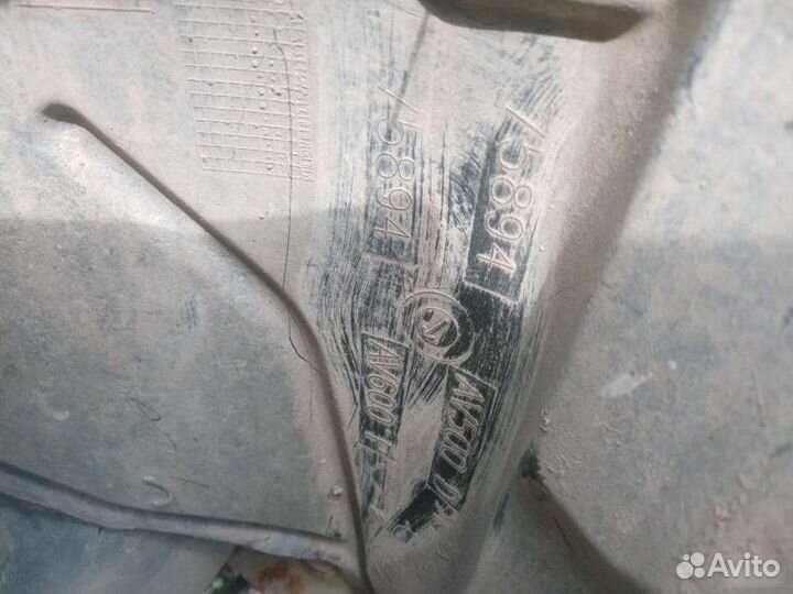 Пыльник двигателя боковой левый Nissan Primera P12