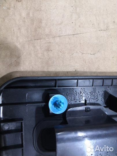 Пластик салона задний левый Toyota Land Cruiser