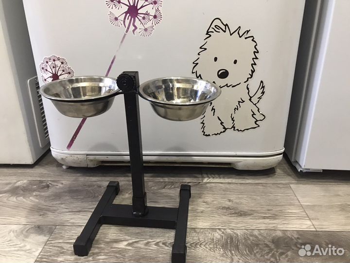 Подставка с мисками