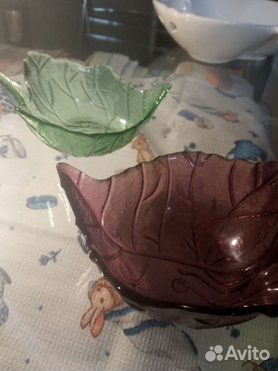 Маленькие розетки из цветного стекла