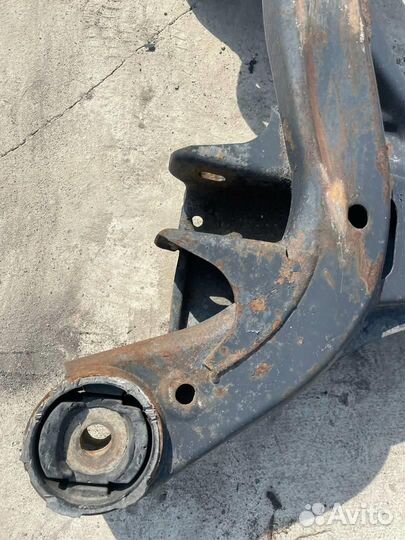 Подрамник передний 7L0499030T