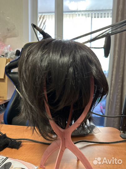 Короткий черный парик