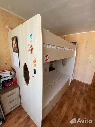 Двухъярусная кровать