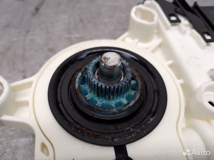 Мотор стеклоподъемника задний правый Volkswagen