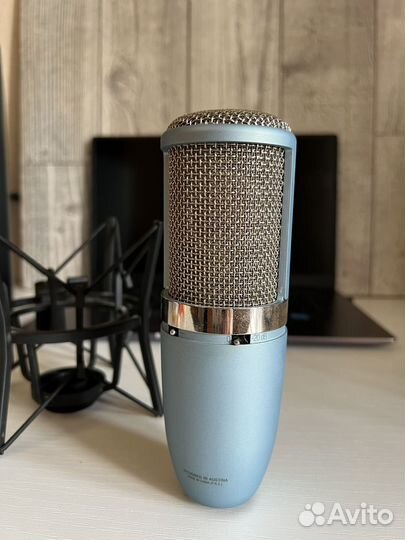 Студийный микрофон akg p420 голубой