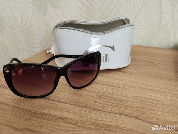 Солнцезащитные очки женские брендовые