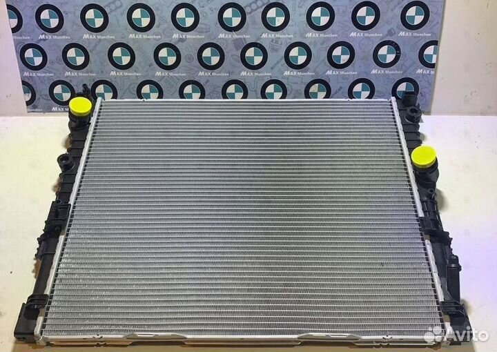 Радиатор охлаждения двигателя BMW