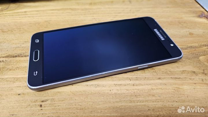 Смартфон Samsung Galaxy J7 (2016) 16Gb LTE
