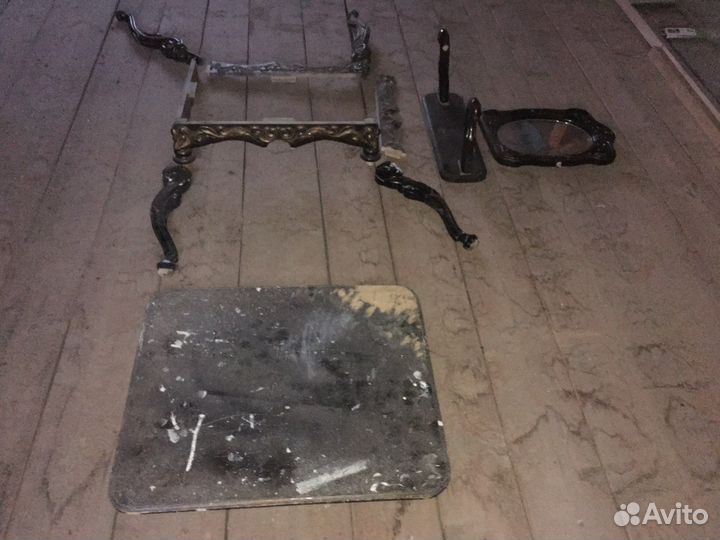 Столик резной