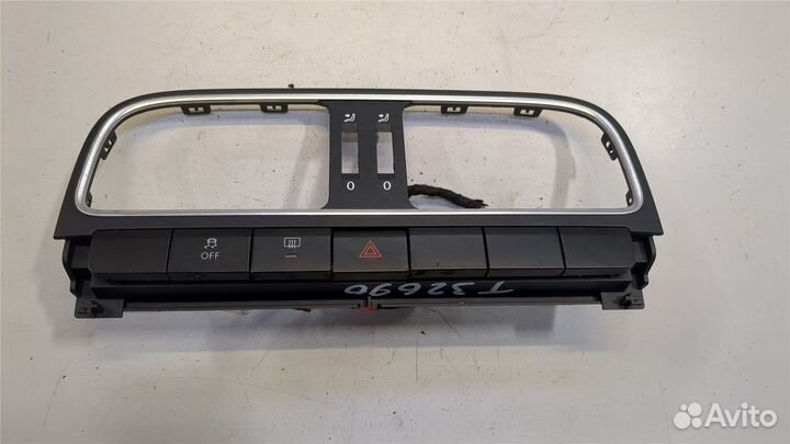 Кнопка аварийки Volkswagen Polo, 2013