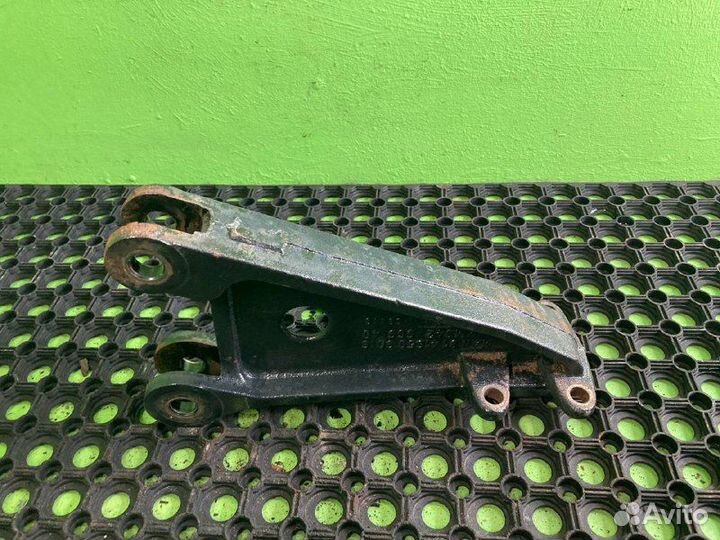 Кронштейн усилителя бампера MAN TGX