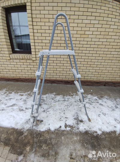 Лестница для бассейна