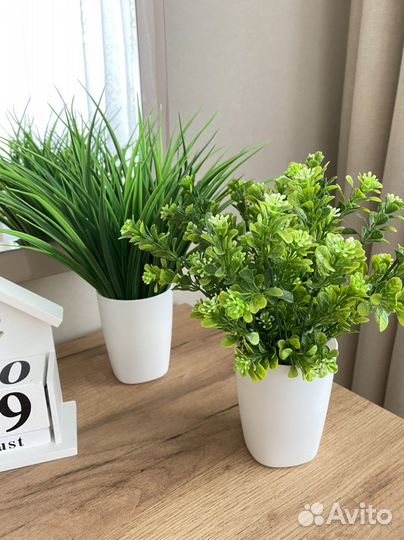 Искусственные цветы в горшках для декора