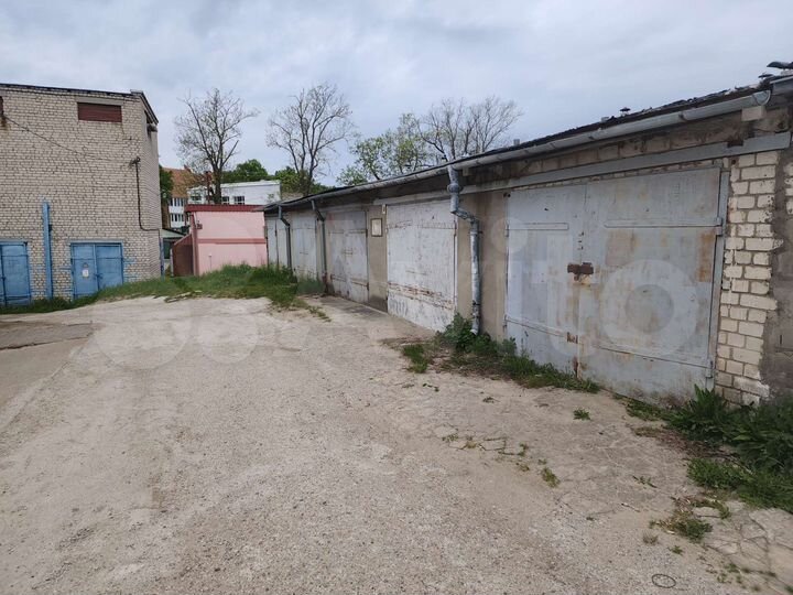 Гараж, > 30 м²