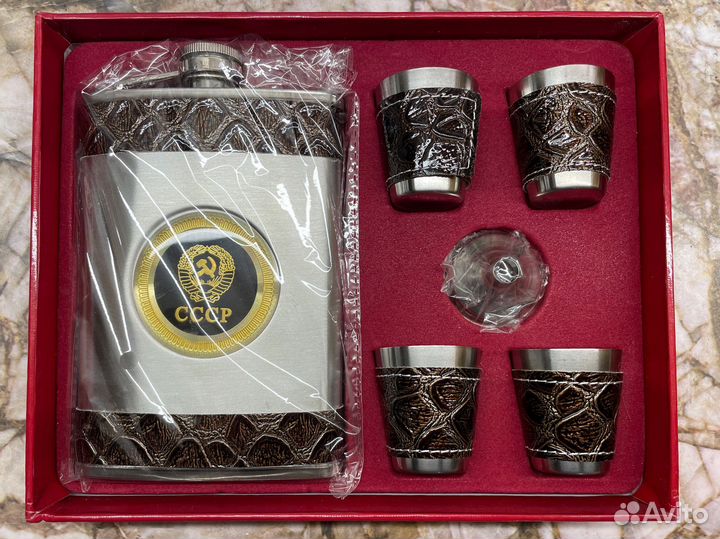 Подарочный набор: фляга и рюмки, символика СССР