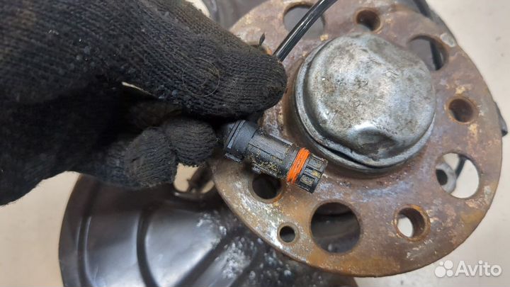 Ступица (кулак, цапфа) правая передняя Mercedes E-Coupe C207 2009