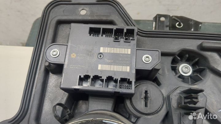 Стеклоподъемник электрический правый передний Chrysler Voyager