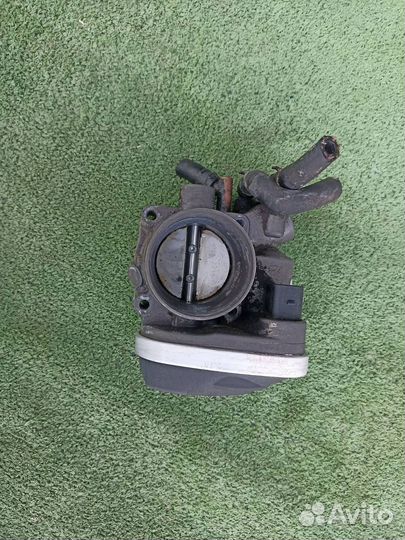 Дроссельная заслонка Volkswagen Jetta седан 1.6