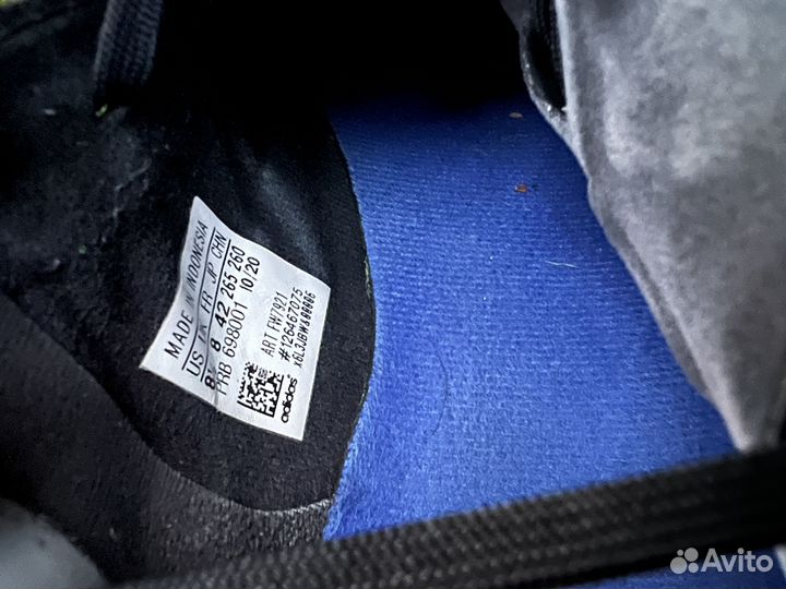 Футбольные бутсы adidas