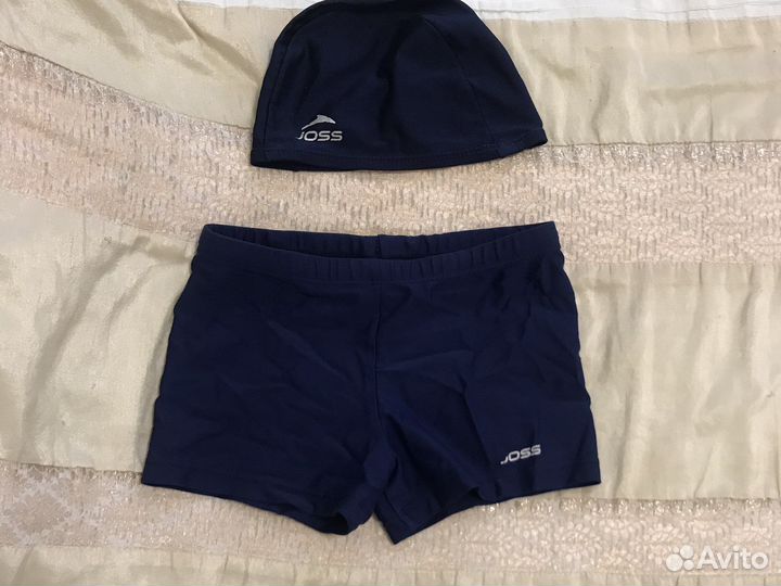 Плавки и шапочка для бассейна