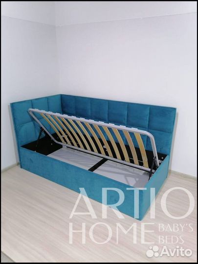 Детская кровать с мягкой спинкой