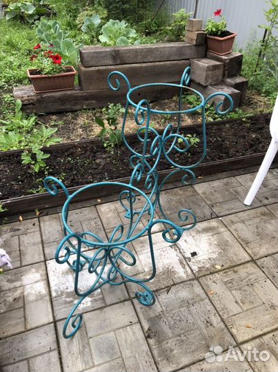 Подставка под цветы кованая