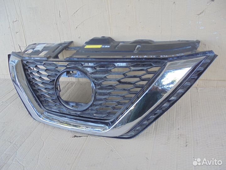 Решетка радиатора с панелью Nissan X-Trail T-32