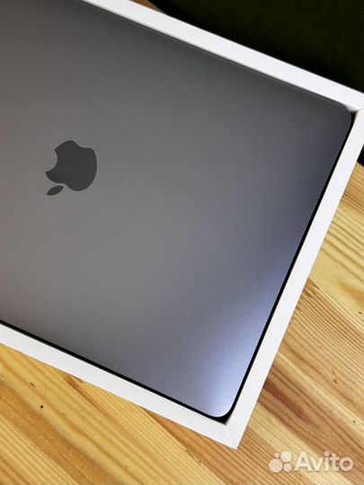 Новый MacBook Pro 13 на M1 с Touch Bar