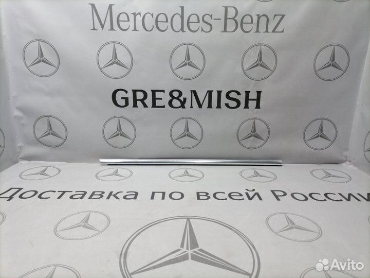 Молдинг стекла передний правый Mercedes-Benz Glc