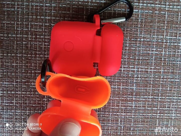 Чехол для наушников силиконовый с карабином