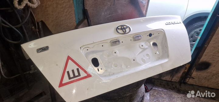 Капот задний corolla 2005