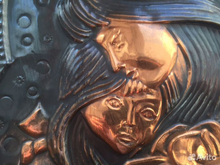 Панно чеканка мама и дочка