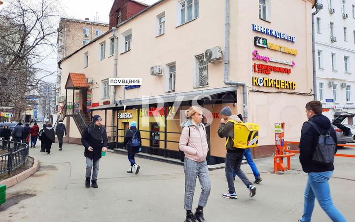 Стрит-ритейл у метро Бауманская