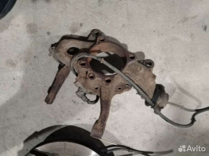 Кулак поворотный цапфа Mitsubishi Pajero 3