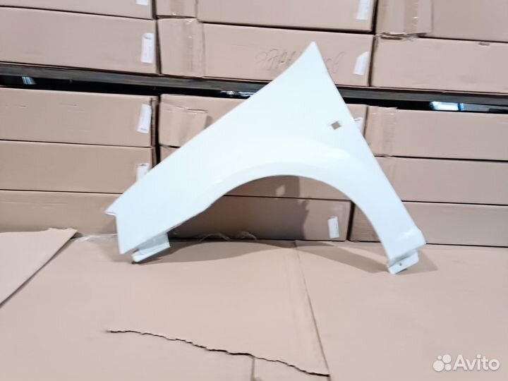 Крыло левое лада Ларгус - Рено Логан цвет белый