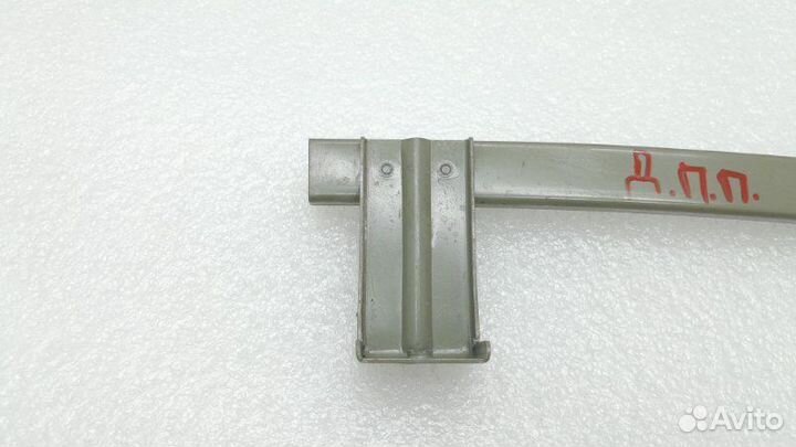 Направляющая стекла двери передняя правая Nissan