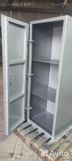 Сейф металлический