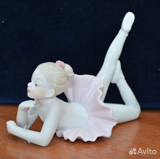 Фарфоровая статуэтка- юная балерина (8)