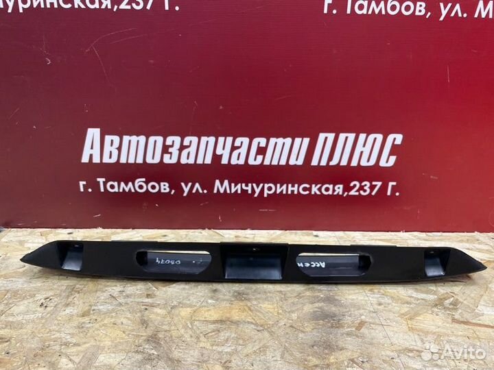 Накладка крышки багажника Hyundai Accent